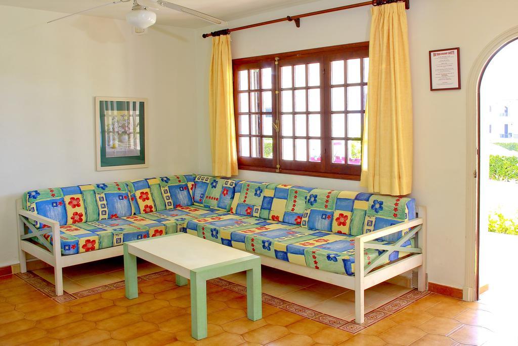 Apartamentos Son Bou Gardens By Menorcarentals Quarto foto